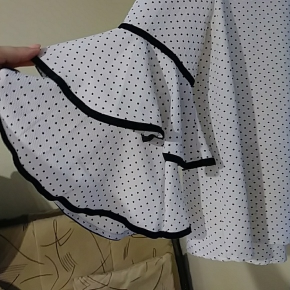 #5 W5 Polka dots blouse with flare sleeves. Size: Medium (M) - Picture 2 of 6